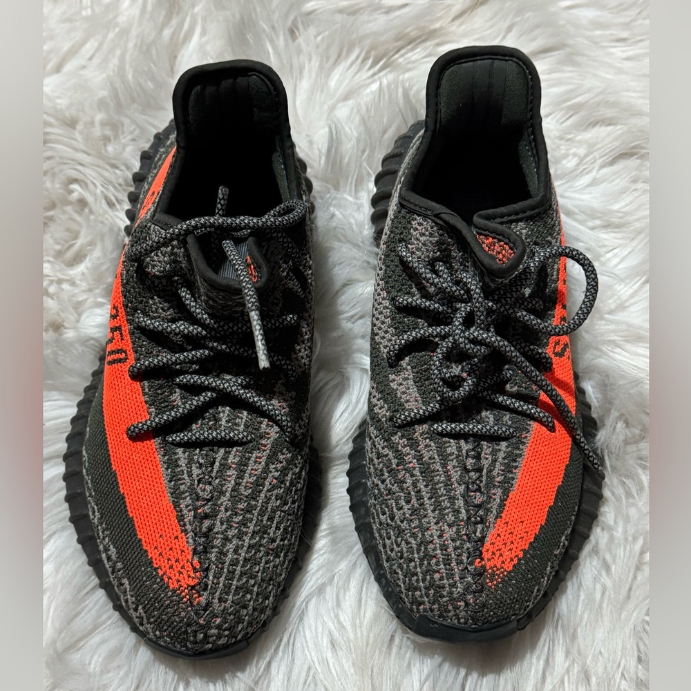 Yeezy 350 Carbon Beluga unisex size 7.5